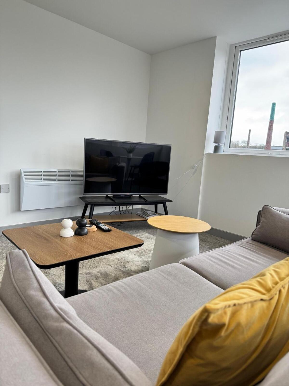 Fully Furnished 2-Bedroom With City View, Wifi And Free Parking By Brookland Stays Yeadon Exterior foto